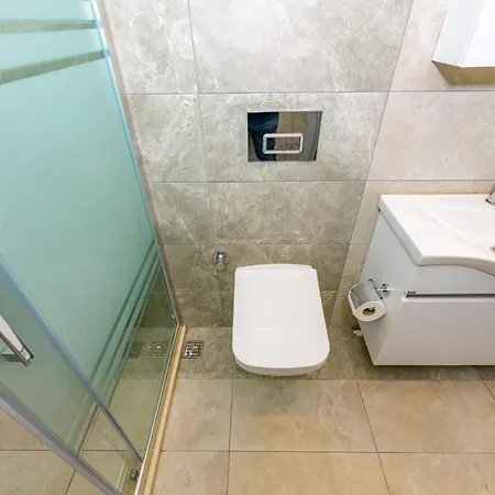 Daire Outstanding Near Historical Area In