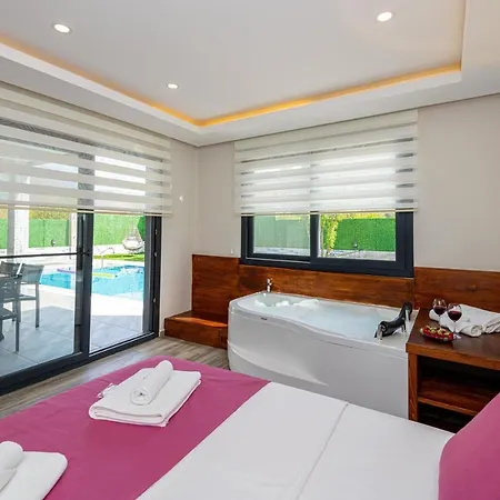Daire Outstanding Near Historical Area In *